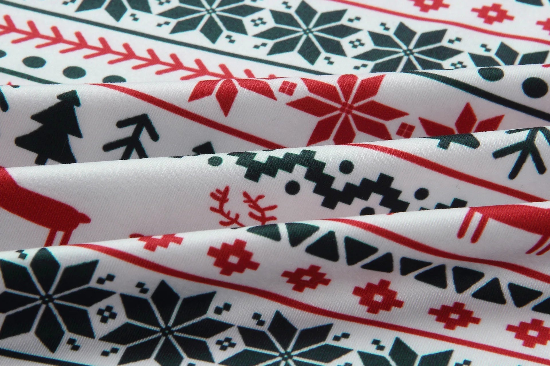 Christmas Family Matching Pajamas Set 2025 Mom Dad Kids Elk Print 2Pcs Clothes Baby Romper Family Look Soft Sleepwear Xmas Gift - MAGUSTA BEAUTY